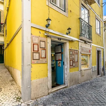 Apartment Joivy Cosy 1-bed Flat With Seaview In Alfama Lisbon