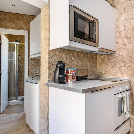 Joivy Cosy 1-bed Flat With Seaview In Alfama Lisbon