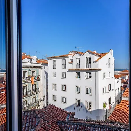 Apartment Joivy Cosy 1-bed Flat With Seaview In Alfama Lisbon