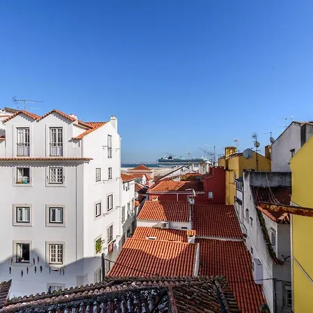 Joivy Cosy 1-bed Flat With Seaview In Alfama